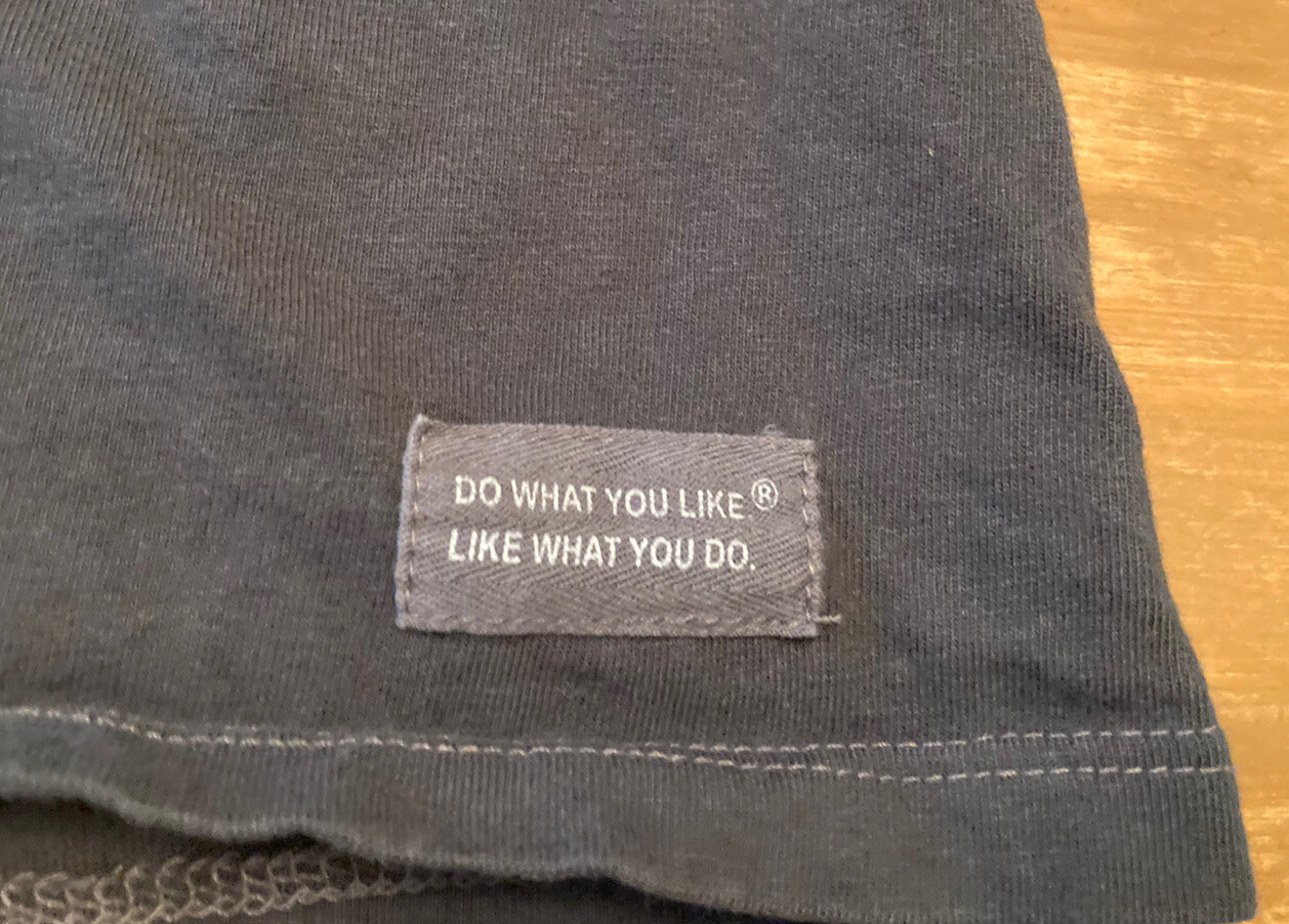 Life is Good Grey Semi-Fitted Women's Cut T-SHIRT SZ Large 4 Seasons Heart EUC gallery