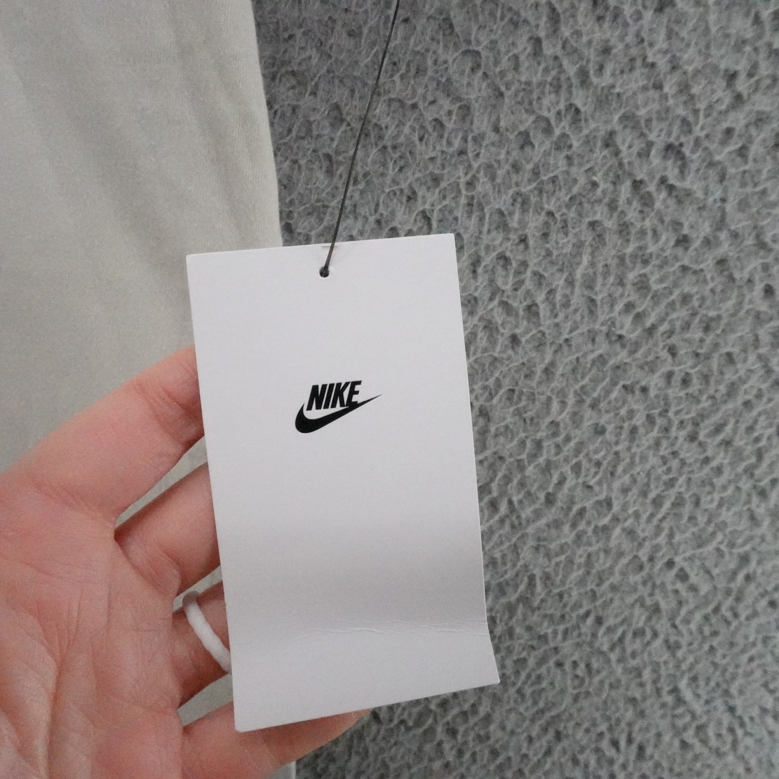 Nike Sportswear Club Tee Mens Medium Light Bone White Cotton T-Shirt AR4997-073 gallery