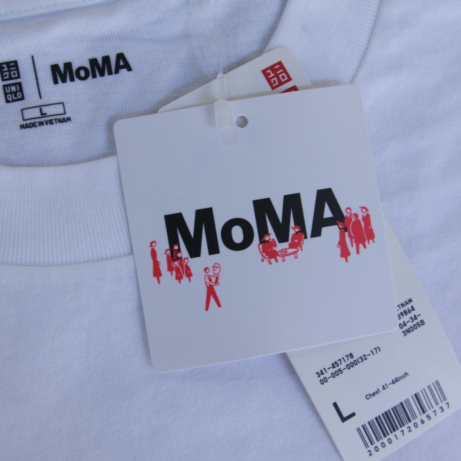 Uniqlo UT MoMA T Shirt L AVERAGE DAY AT THE MUSEUM of Modern Art NYC Infographic gallery