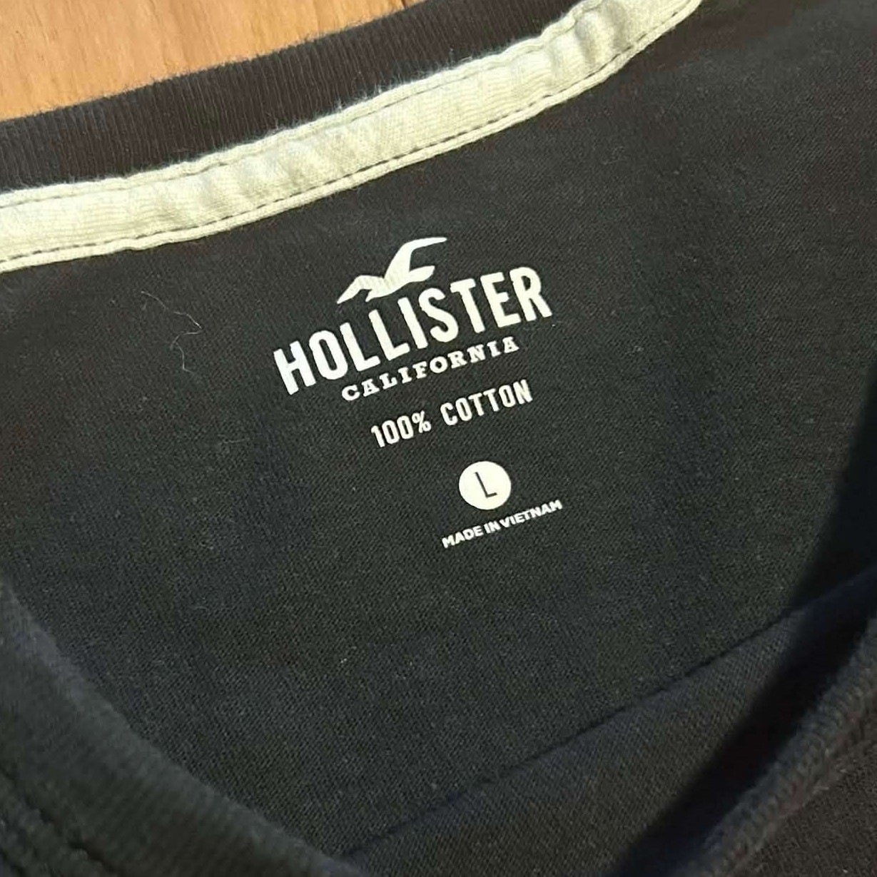 Hollister Mens Graphic T-Shirt Large Black Embroidered Logo Cotton Short Sleeve gallery