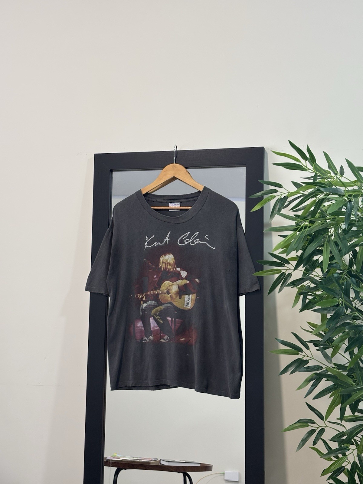 Vintage 90s Kurt Cobain MTV Unplugged Tshirt Large gallery