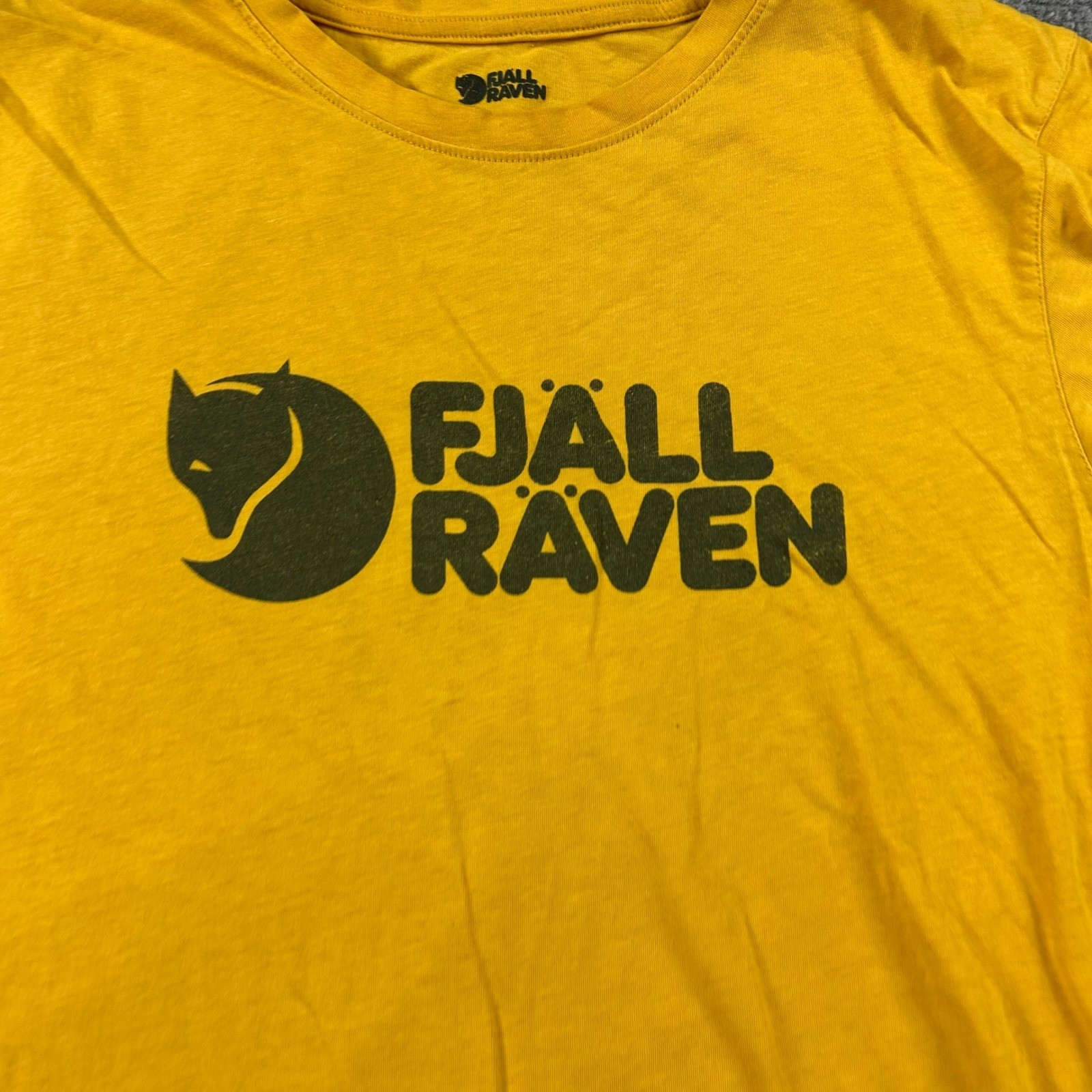 Fjallraven T-Shirt Mens M Yellow Logo Graphic Short Sleeve Outdoor Gorpcore gallery