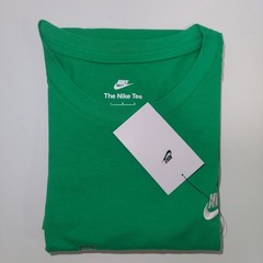 Nike Men’s Size L Essentials Sportswear Club Tee T Shirt Stadium Green