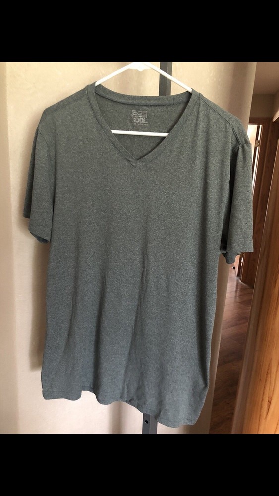 Mens 32 Degrees Cool VNeck Tshirt Size M EUC