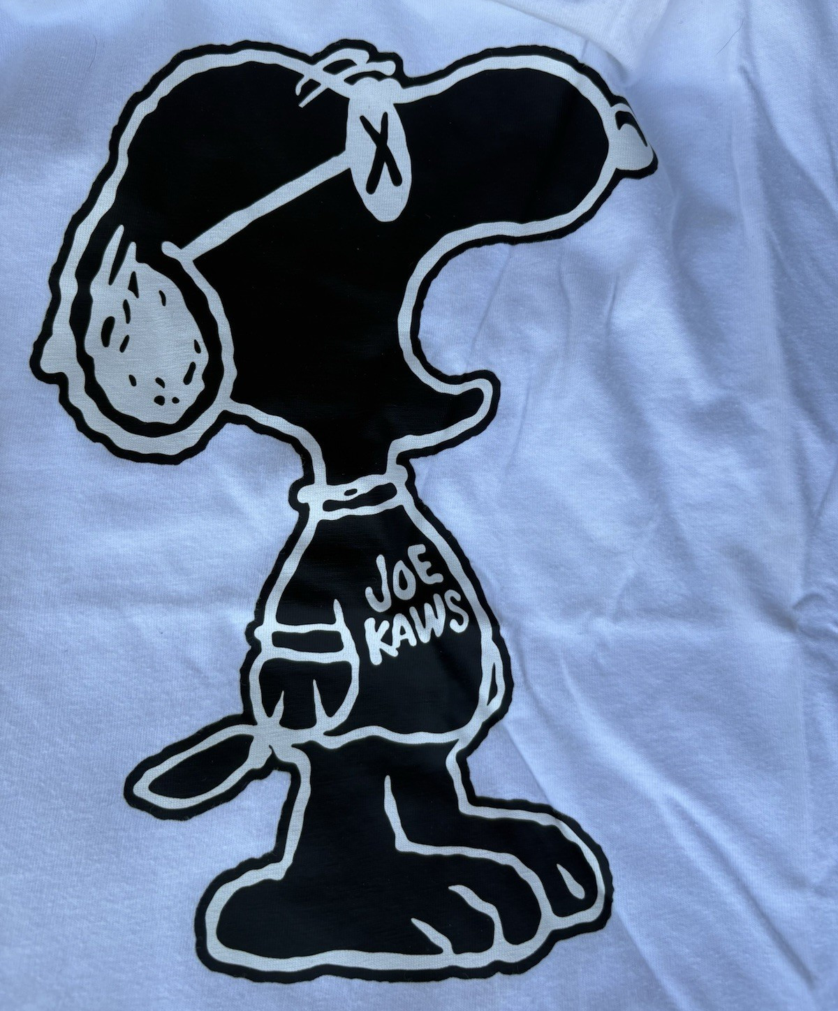 Uniqlo UT Men’s M White KAWS x Peanuts Snoopy Graphic Crew Neck T-Shirt