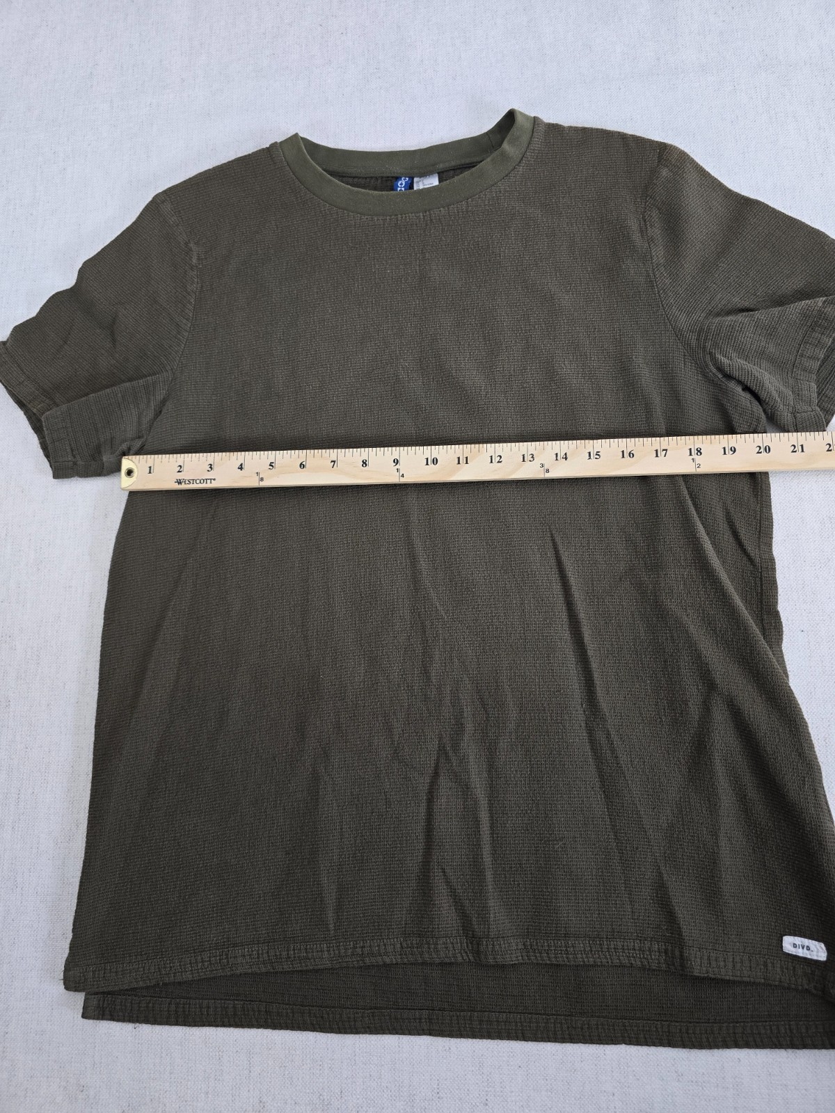 Divided by H&M Shirt Mens L Army Green Textured Crew Neck Short Sleeve Pullover gallery