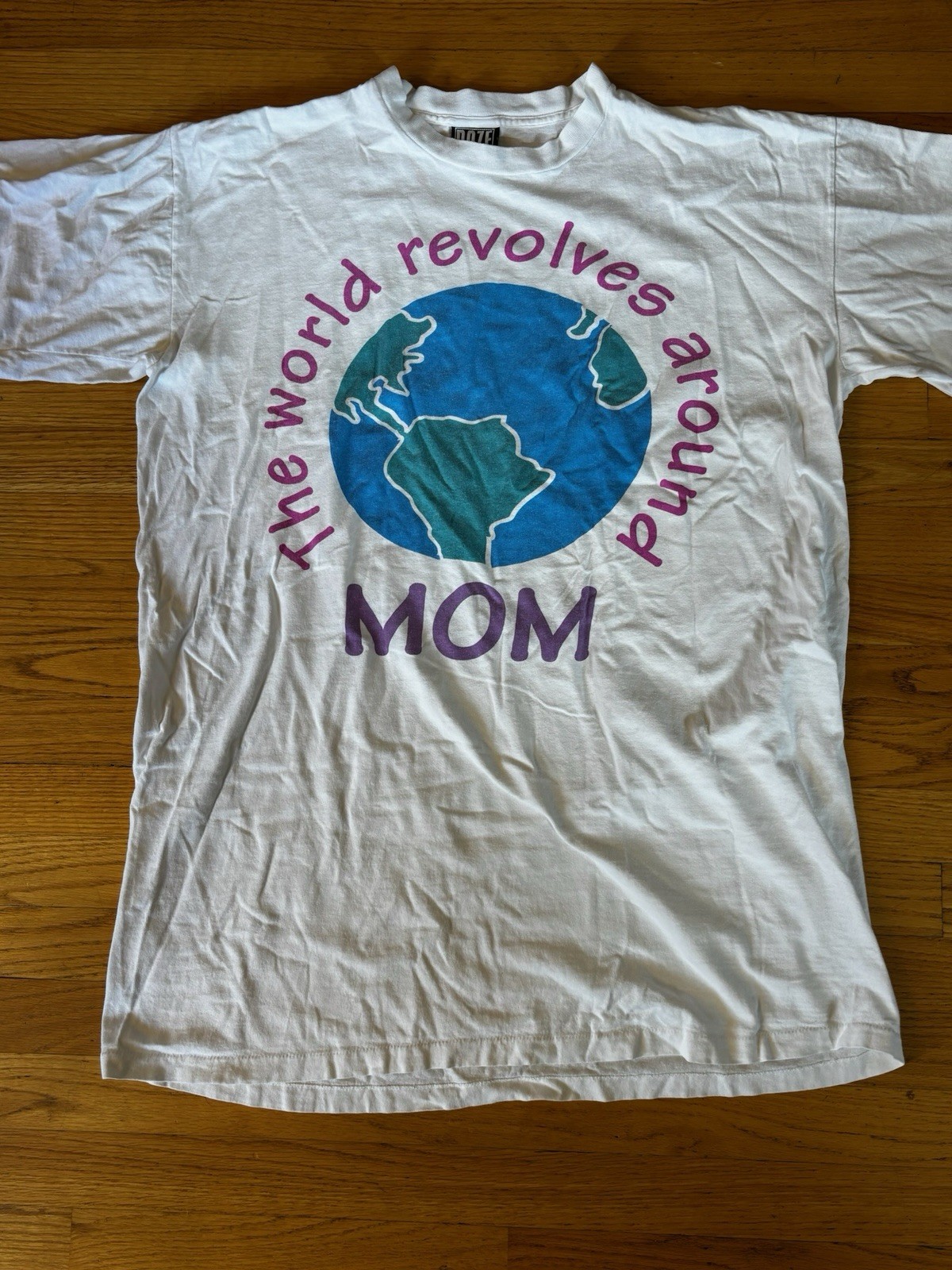 Vintage “The World Revolves Around Mom” T-Shirt Single Stitch OSFA White gallery