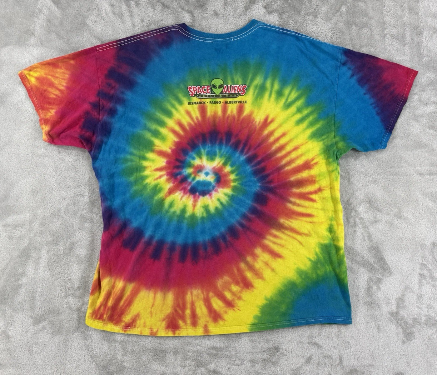 Hippie Shirt Mens 2XL 60s 70s Peace Space Aliens Bar And Grill Colorful Bohemian gallery