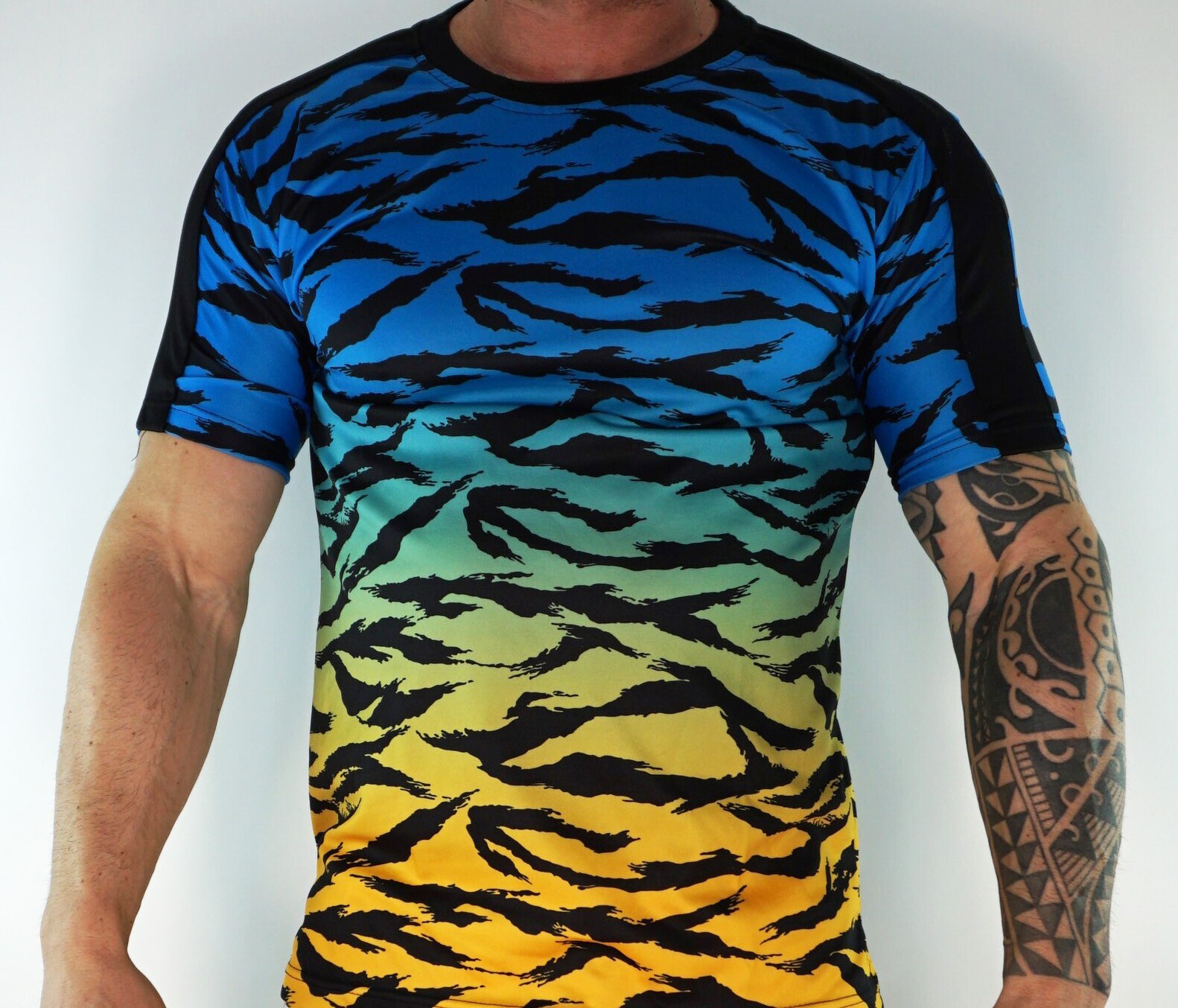 MEN'S ANIMAL PRINT SHIRT Size SMALL gallery