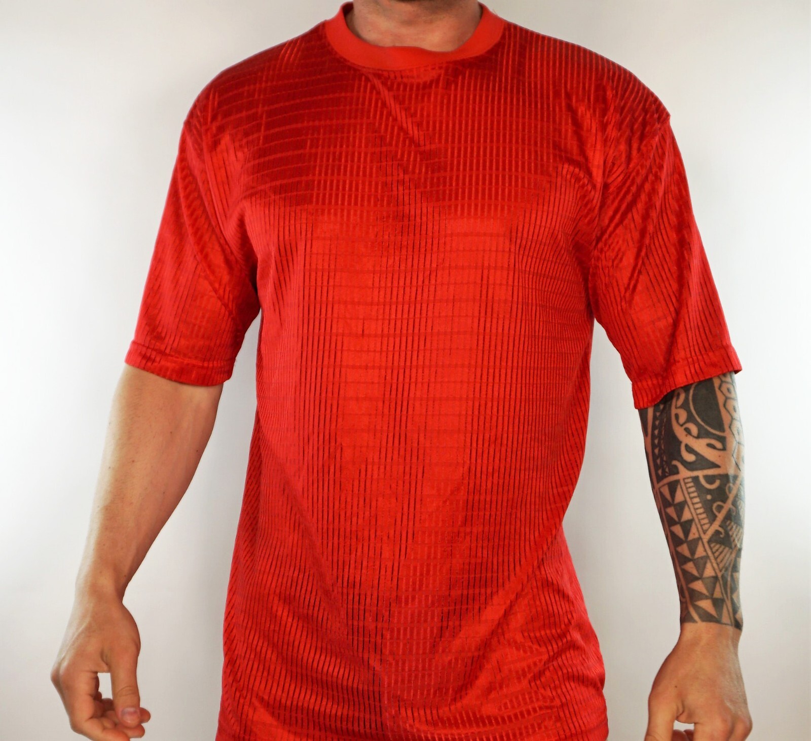MEN’S RED SEMI-SHEER CREW NECK SHINY SHIRT SIZE M