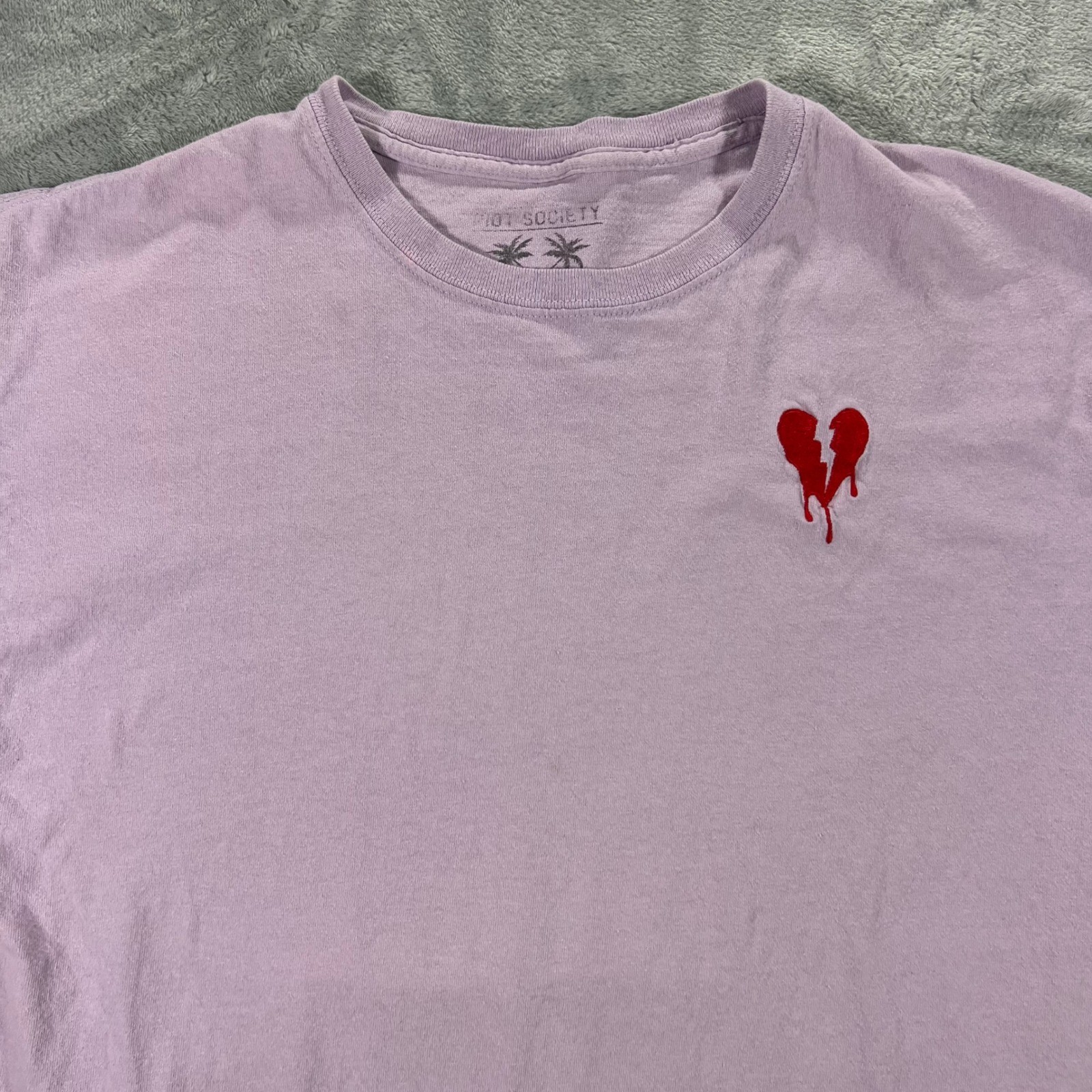 RIOT SOCIETY T-Shirt Mens Large Purple Dripping Broken Heart Tee gallery