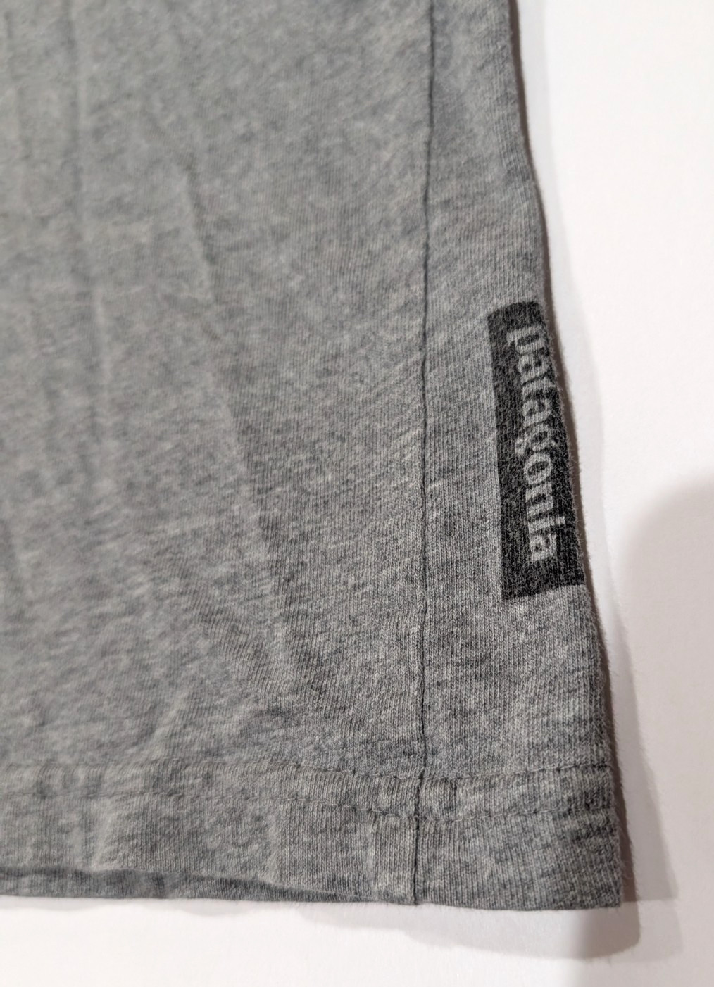 Patagonia Flying Fish Organic Grey Short Sleeve T-Shirt Men's Slim Fit Large gallery