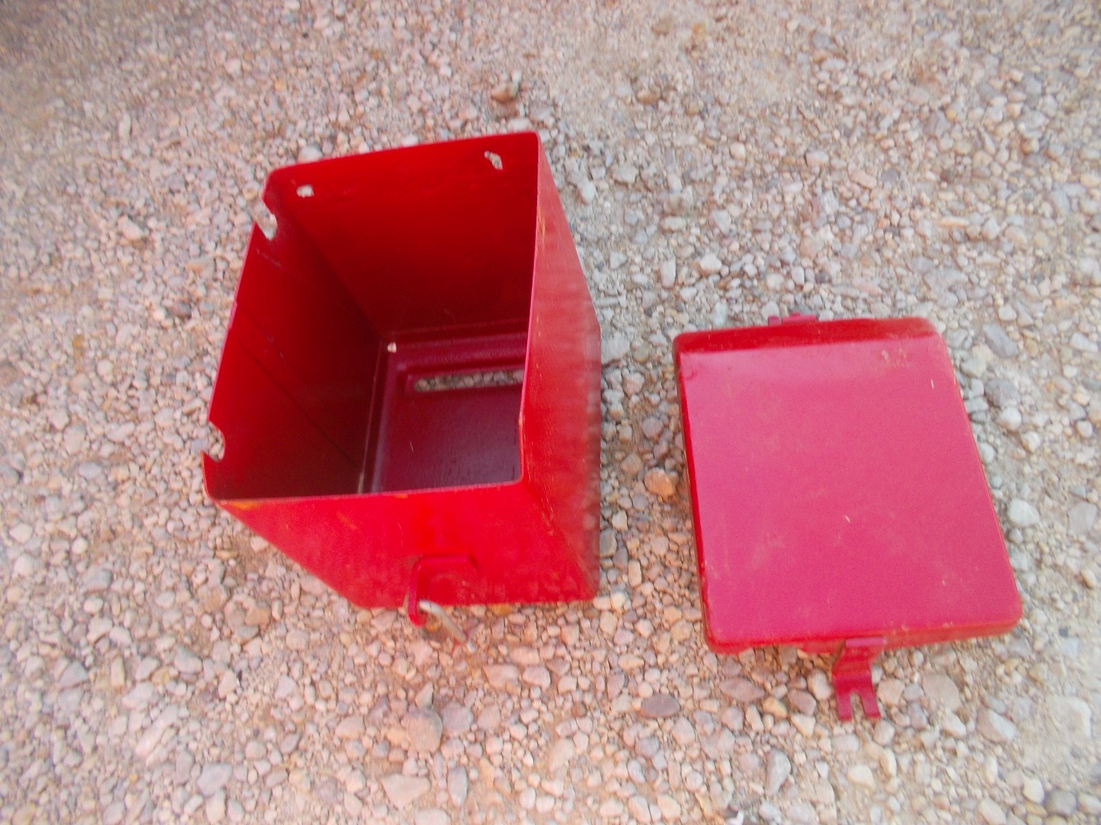 Farmall H Early SH O4  tractor battery box with IH lid complete with 2 rubber sp