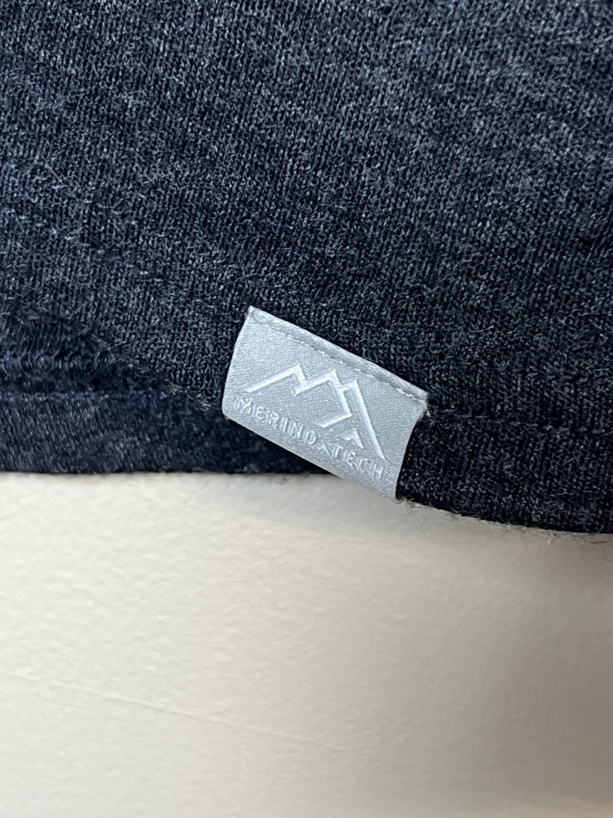Merino Tech 100% Merino Wool Base Layer Top Mens L Dark Grey Long Sleeve 320 EUC gallery
