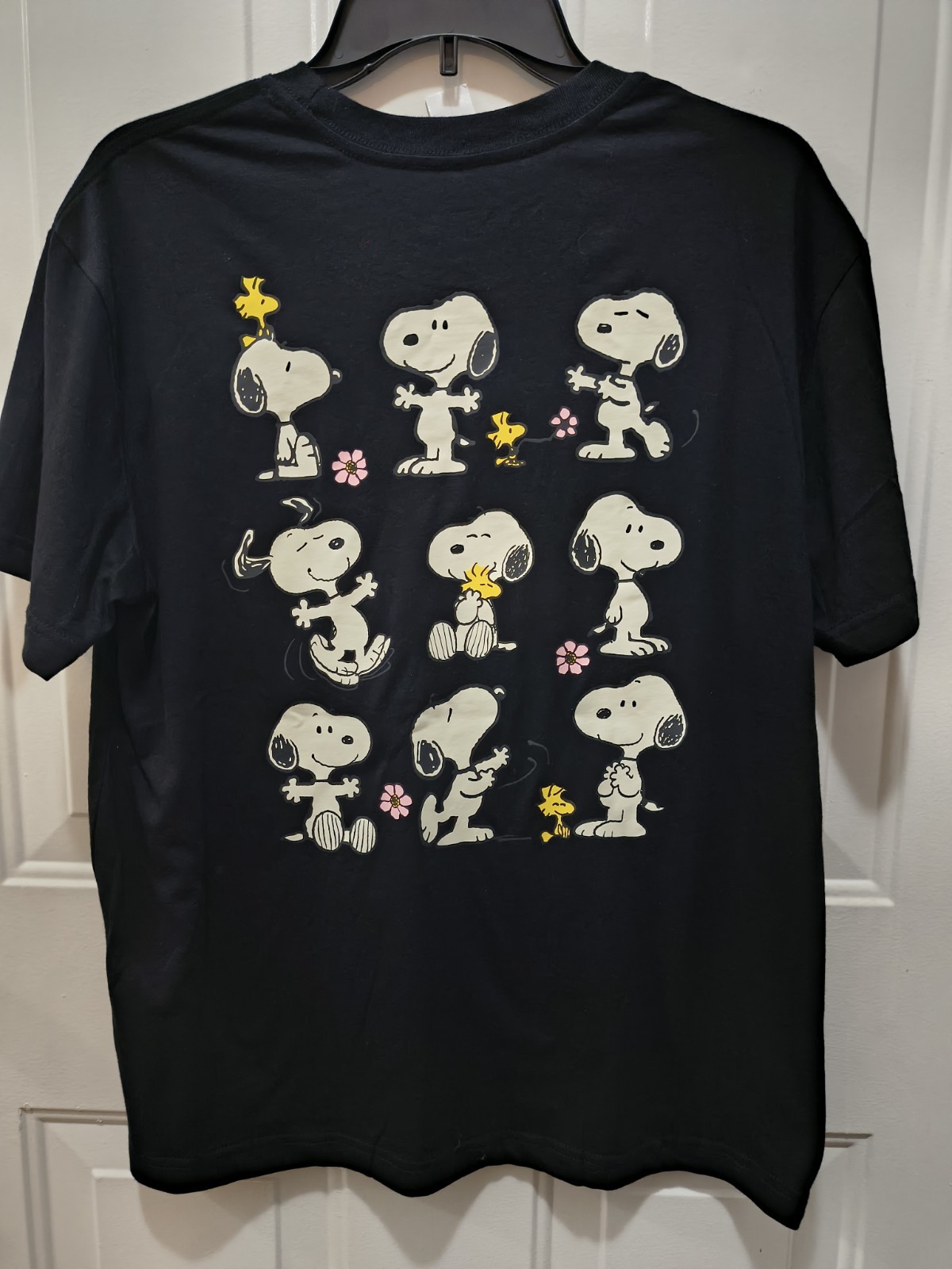 Peanuts Unisex Adults M Black Crew Neck Short Sleeve Graphic T-Shirt Snoopy gallery
