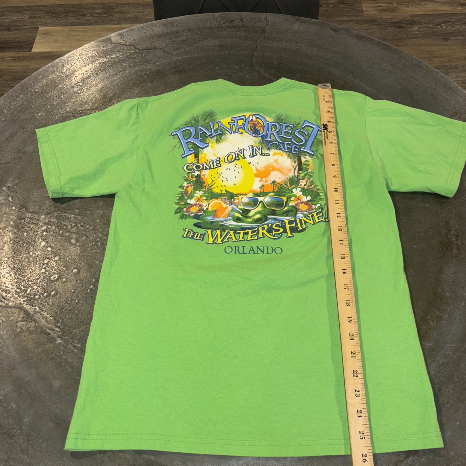 Rainforest Cafe Shirt Mens Medium Green Parrot Orlando Souvenir Graphic Tee gallery