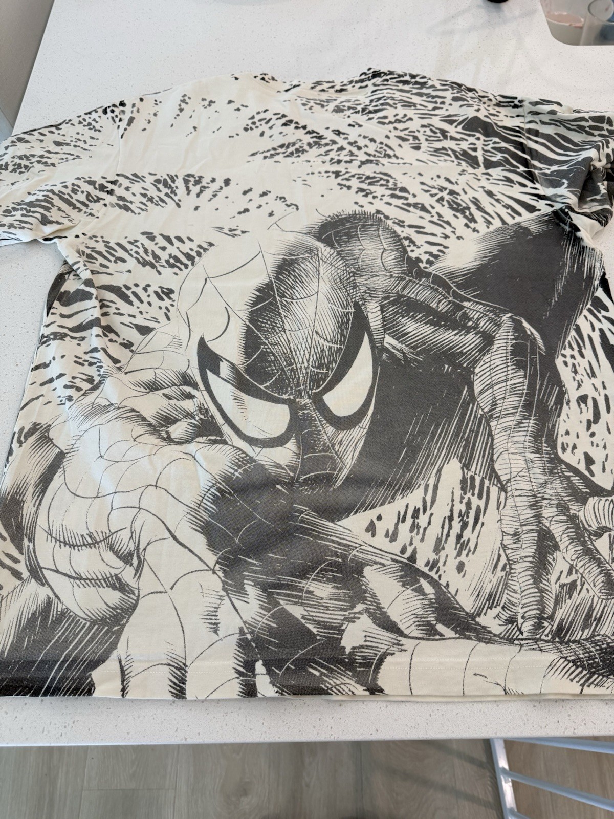 KITH Marvel Spider-Man Graphic Print Crew Neck Short Sleeve T-Shirt Cream/Gray L gallery