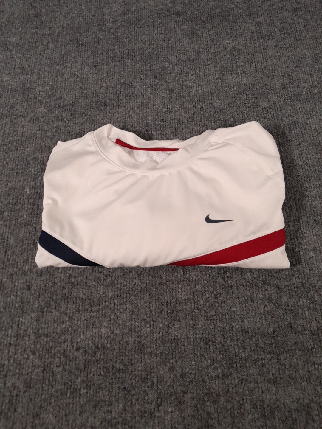 Nike T Shirt Mens M White Mesh Panels Swoosh Chevron Activewear Athleisure gallery