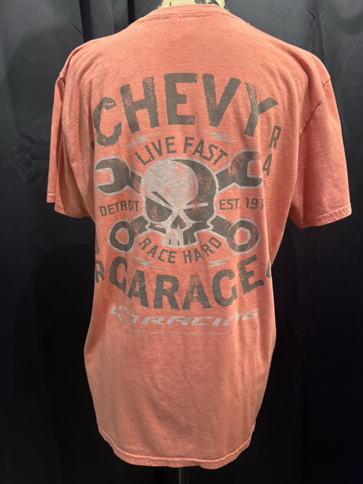 Gildan Softstyle Men’s L Red Regular Fit Crew Neck Chevrolet Skull Racing Tee gallery