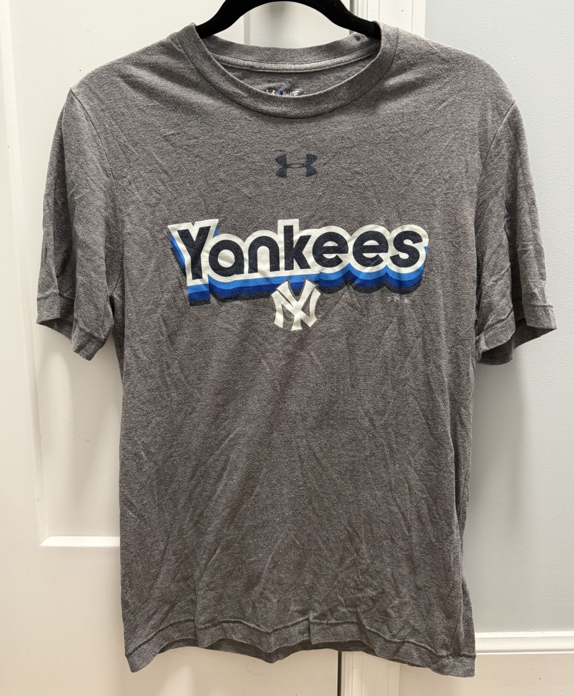 Under Armour Yankees Logo Gray Men’s T-Shirt Size S gallery