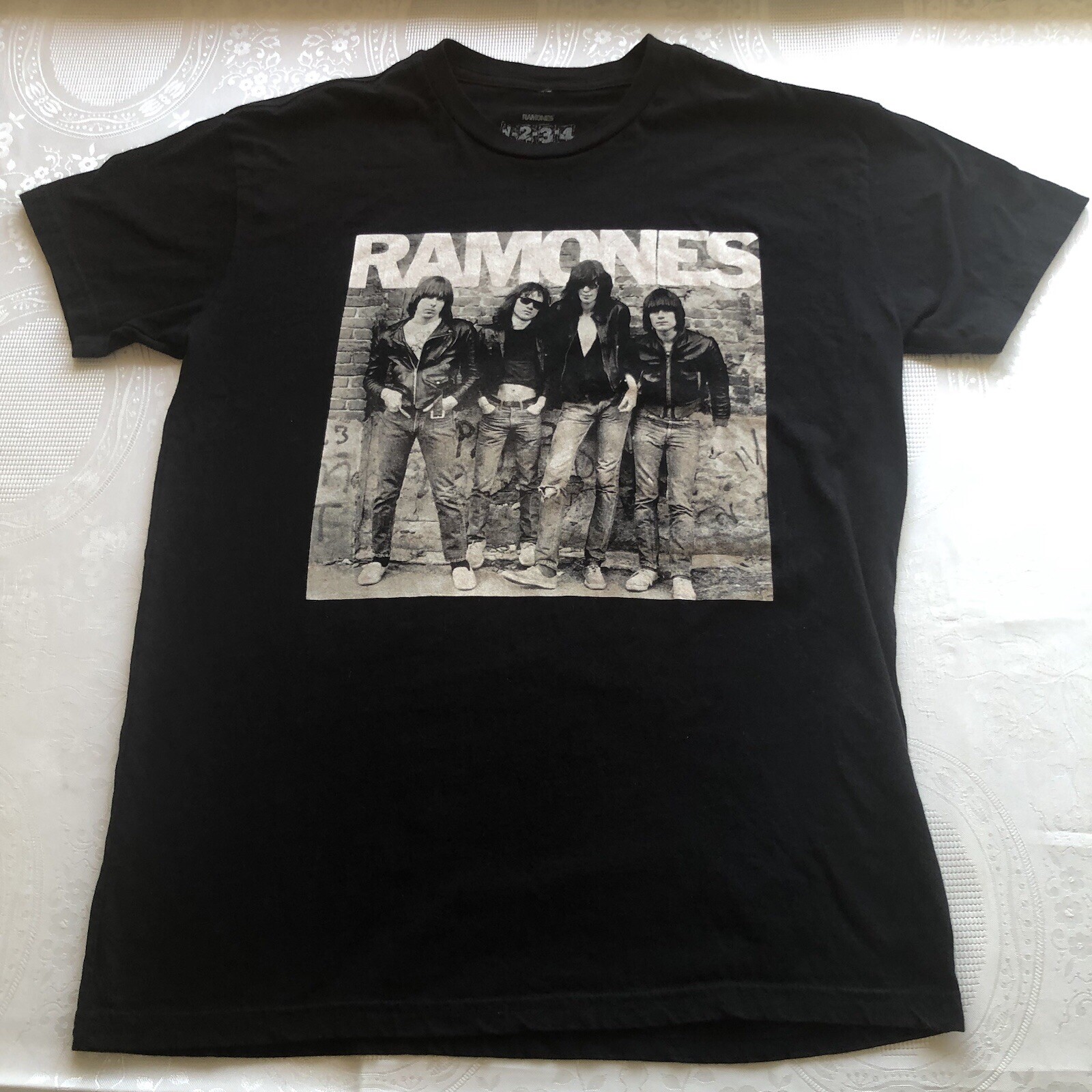Ramones 1-2-3-4 Black T-Shirt Vintage Punk Rock Men’s Size L Short Sleeves
