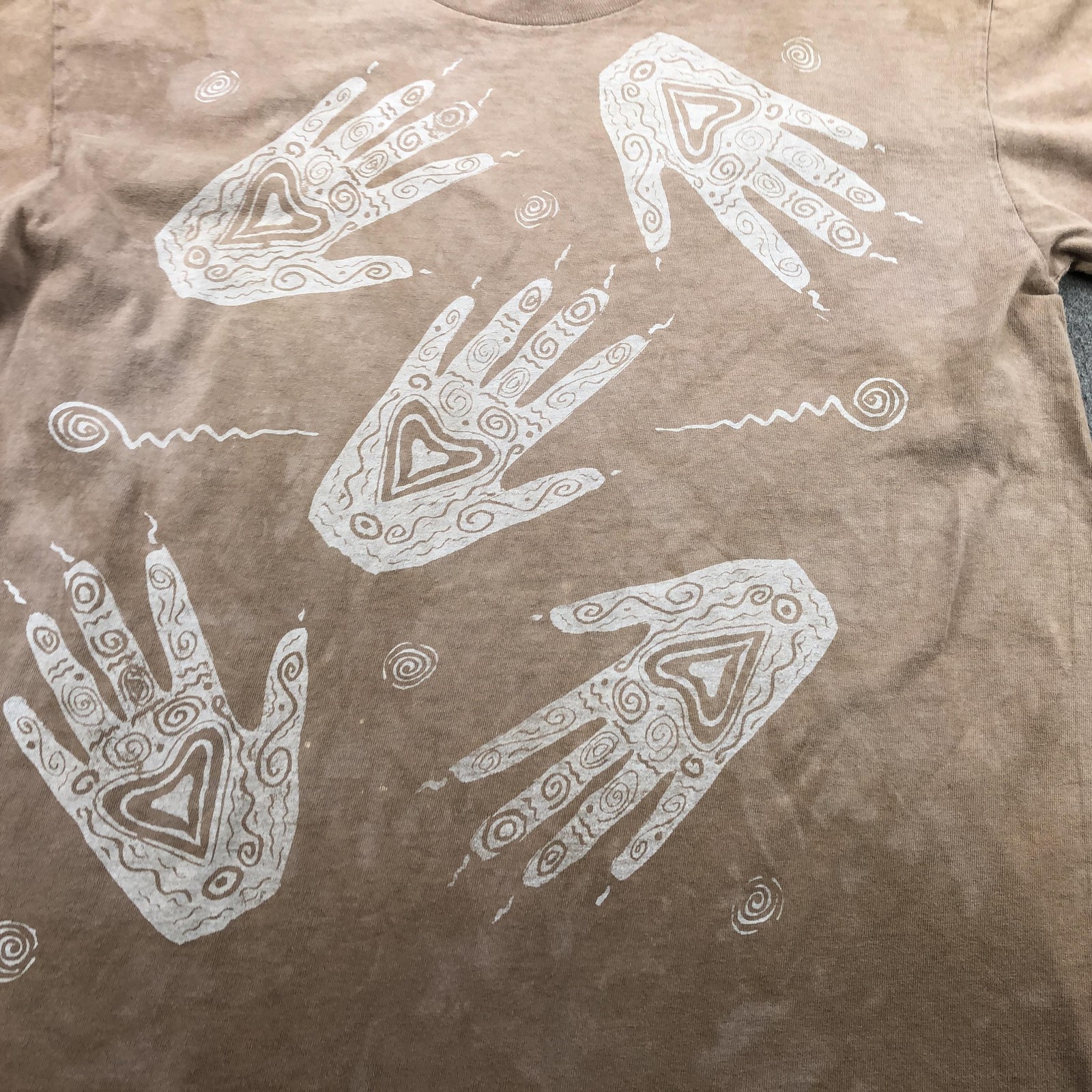 Vintage Primitives By Andrea Bragg Shirt Mens Large Beige Handprint Tribal Tee gallery