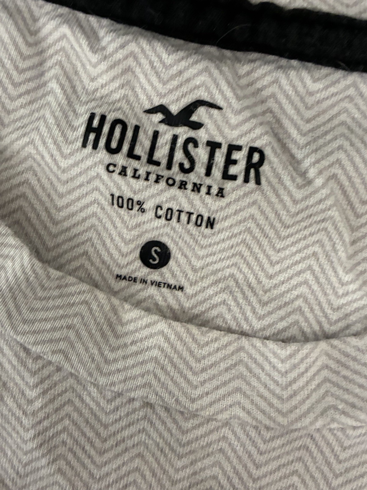 Hollister Men's Gray Chevron Pocket Logo Tee Crew Neck Short gallery