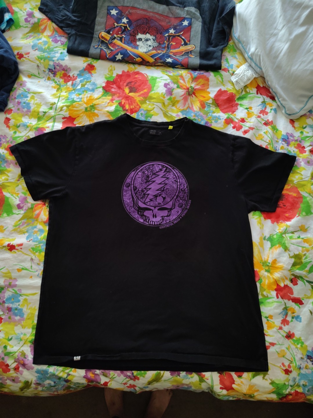 This is a Grateful Dead x Pearl Izumi Rambler Go-To Tee. Size xL