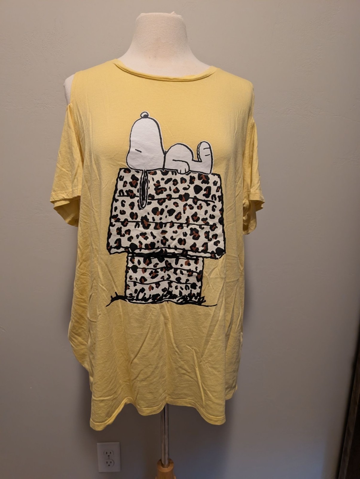 Peanuts Hybrid Apparel 1X Short-Sleeve Snoopy Cold Shoulder Tee Yellow