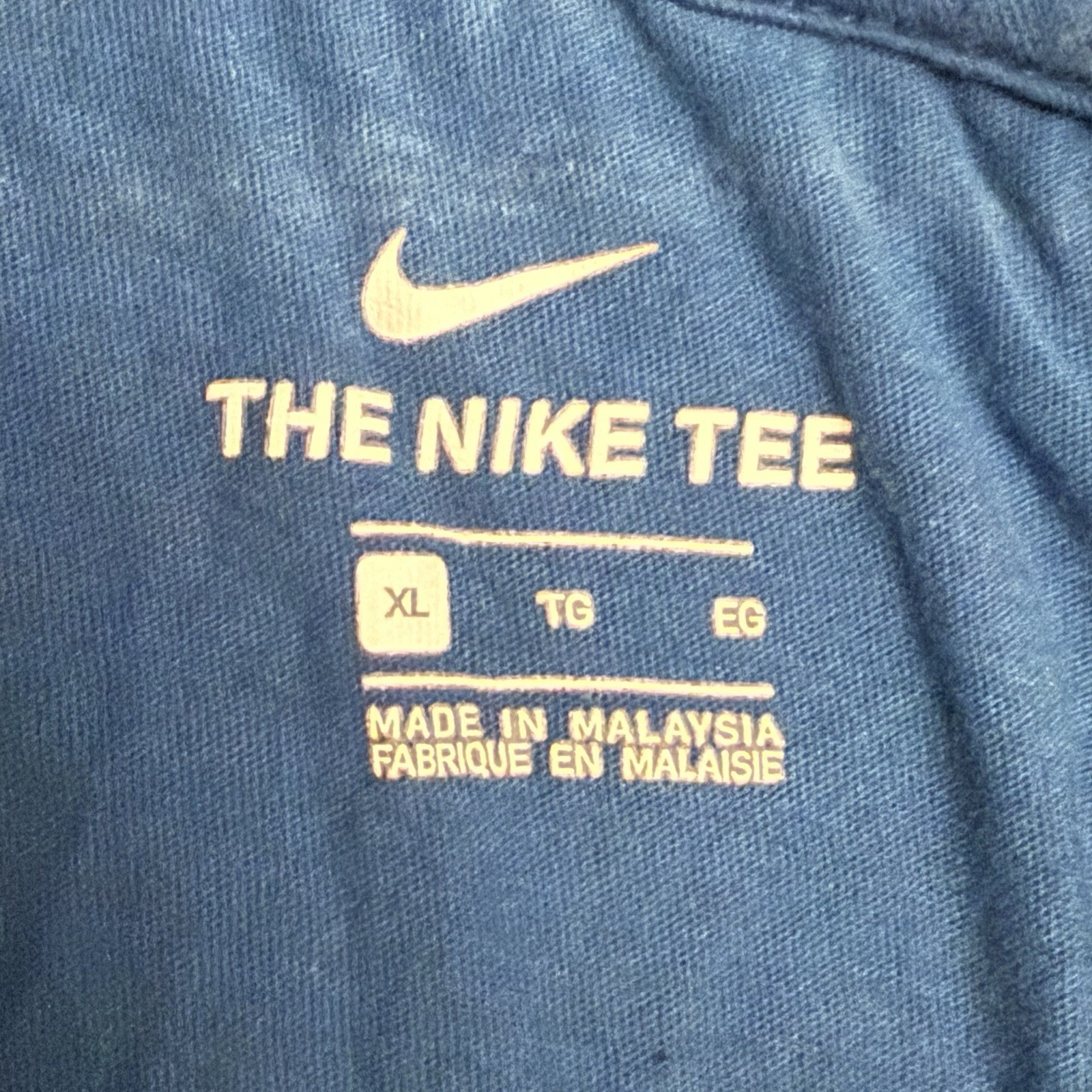 Nike The Nike Tee Men's XL Blue Sneakers Graphic Logo Crew Neck T-Shirt gallery