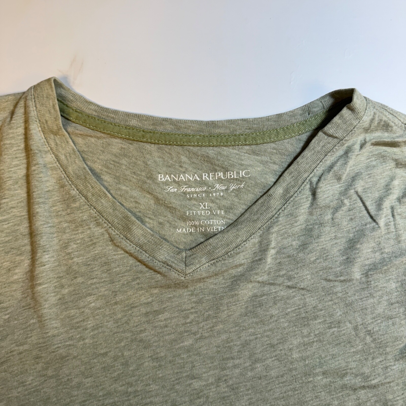 Banana Republic Men's Size XL Solid Green Cotton Short Sleeve Fitted Vee gallery