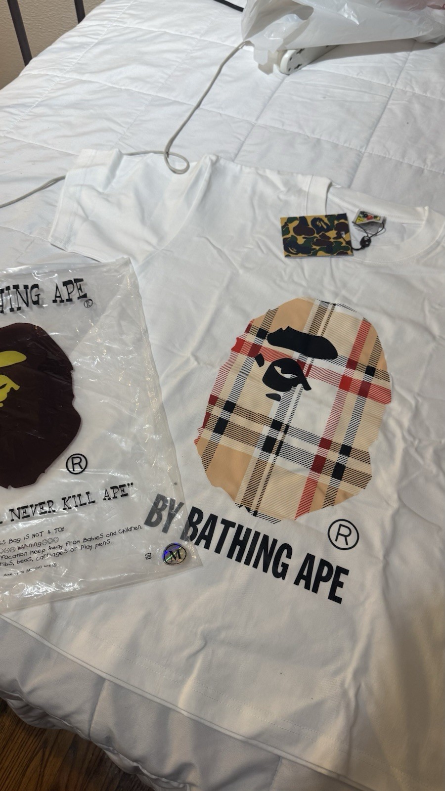 A Bathing Ape BAPE Men’s White Logo Graphic Print Crew Neck T-Shirt Size L gallery