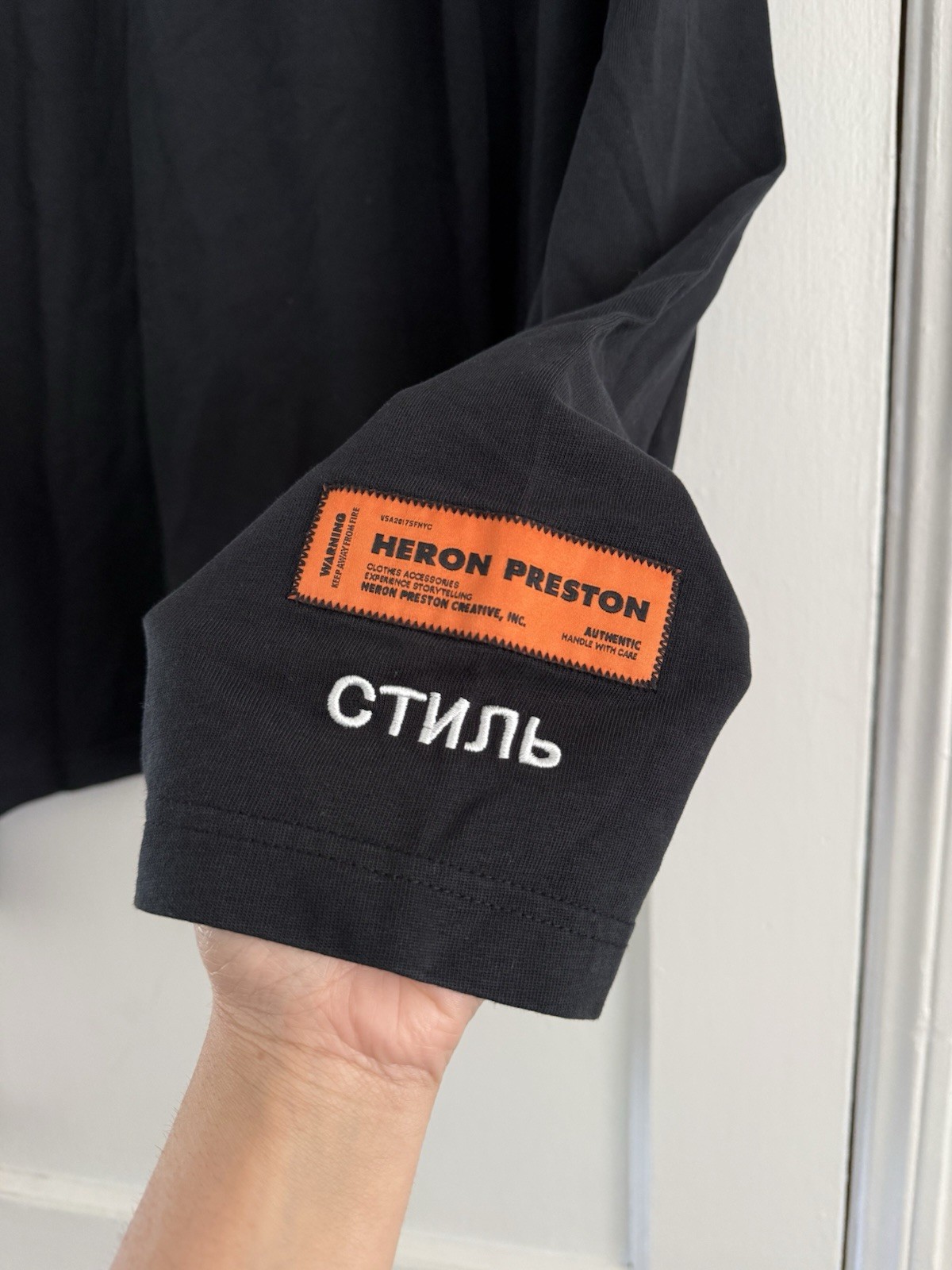 HERON PRESTON ROLL NECK CTNMB LONG SLEEVE BLACK SIZE LARGE NWT! gallery