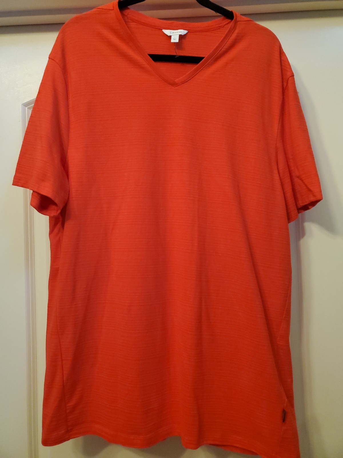 Calvin Klein V-neck TShirt~Sz Large~Men’s~Texture Silk-Like~Red~NEW