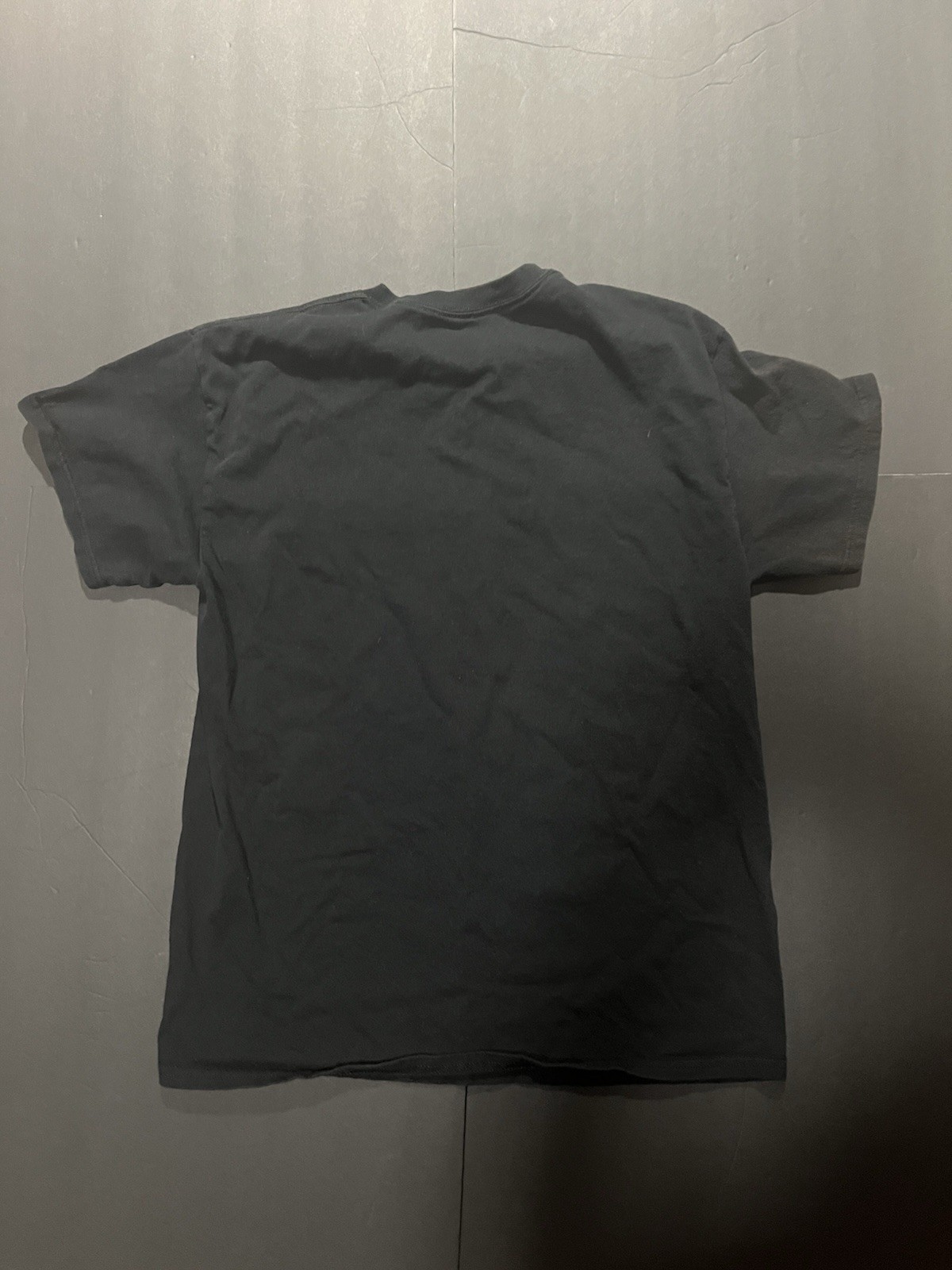 Johnny Cash black cotton has 2 small stains as shown on 4th slide t-shirt Size L gallery