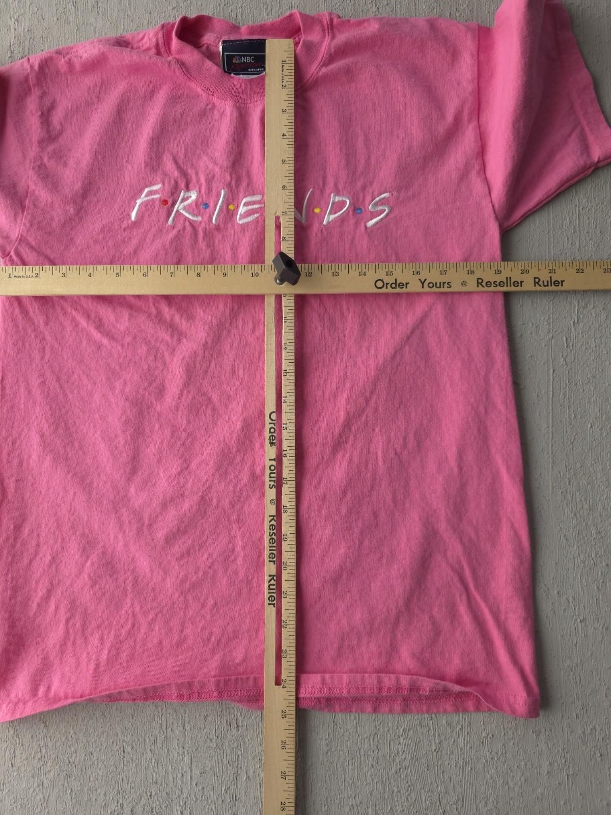 Vintage 2000s Friends NBC Store Pink Embroidered T-shirt TV Promo M gallery
