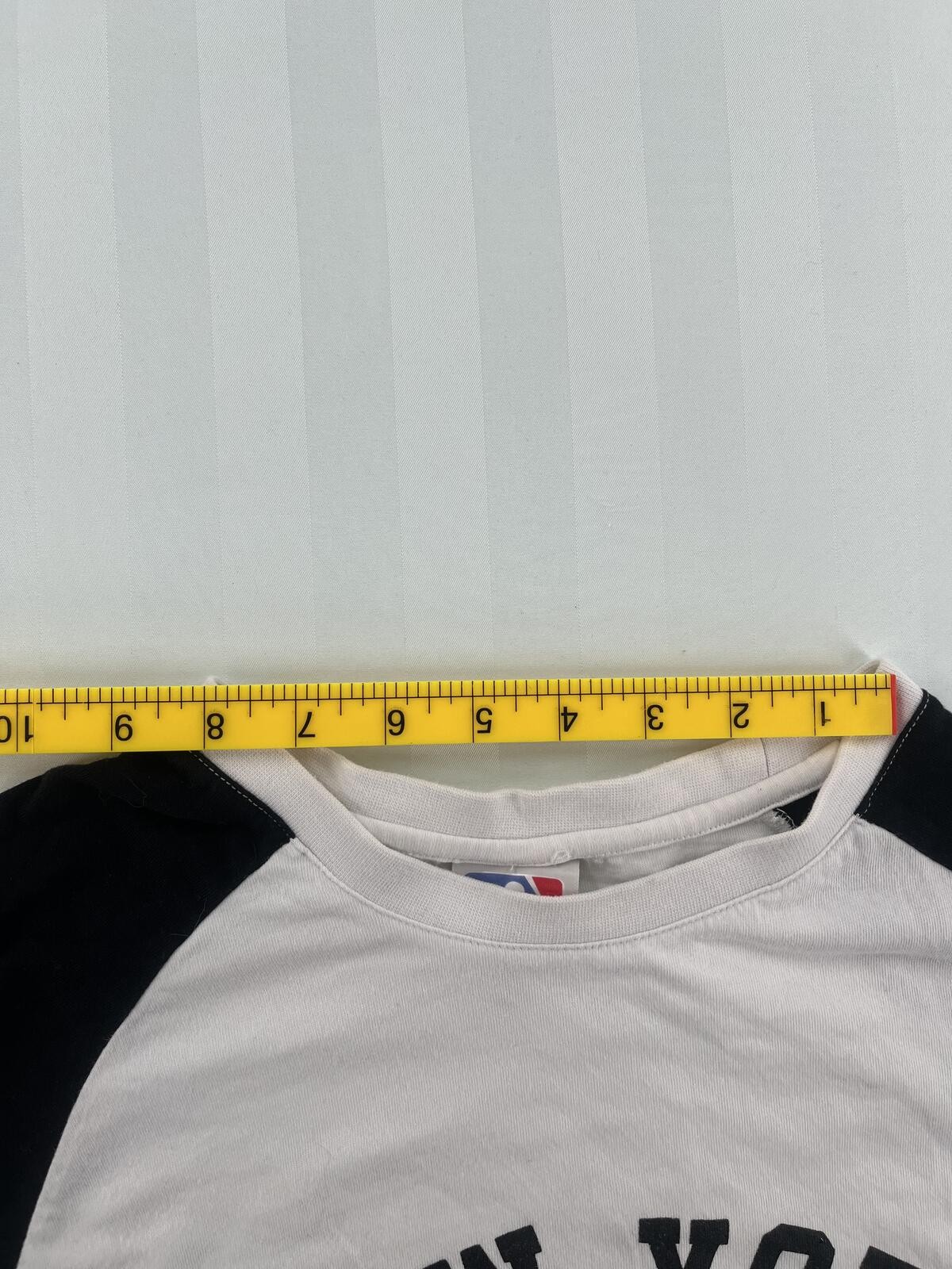 Vintage New York Yankees Cropped Raglan T-Shirt Size M White Black gallery