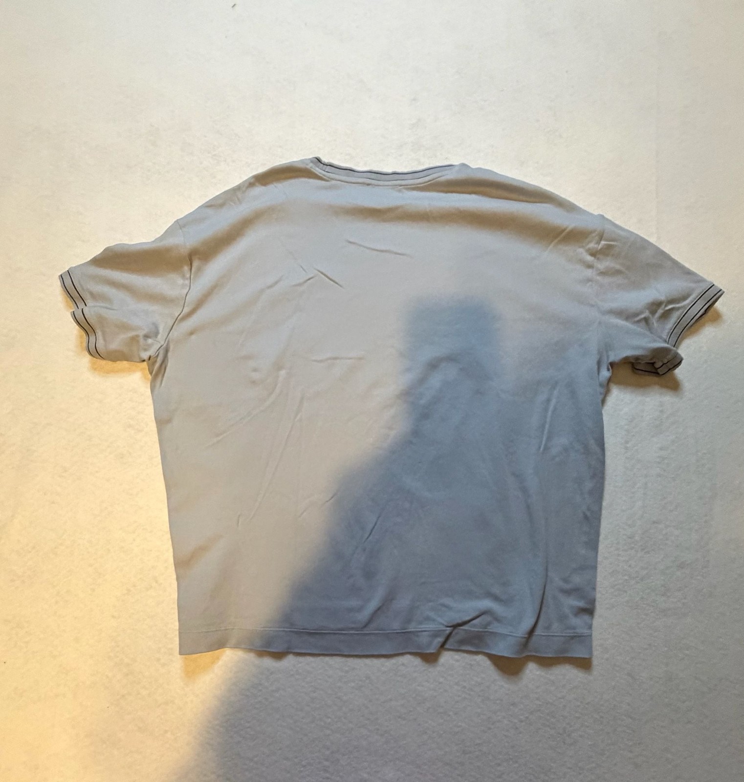 Express Men's Light Gray Boxy Fit T-Shirt with Striped Trim Collar and Cuffs gallery