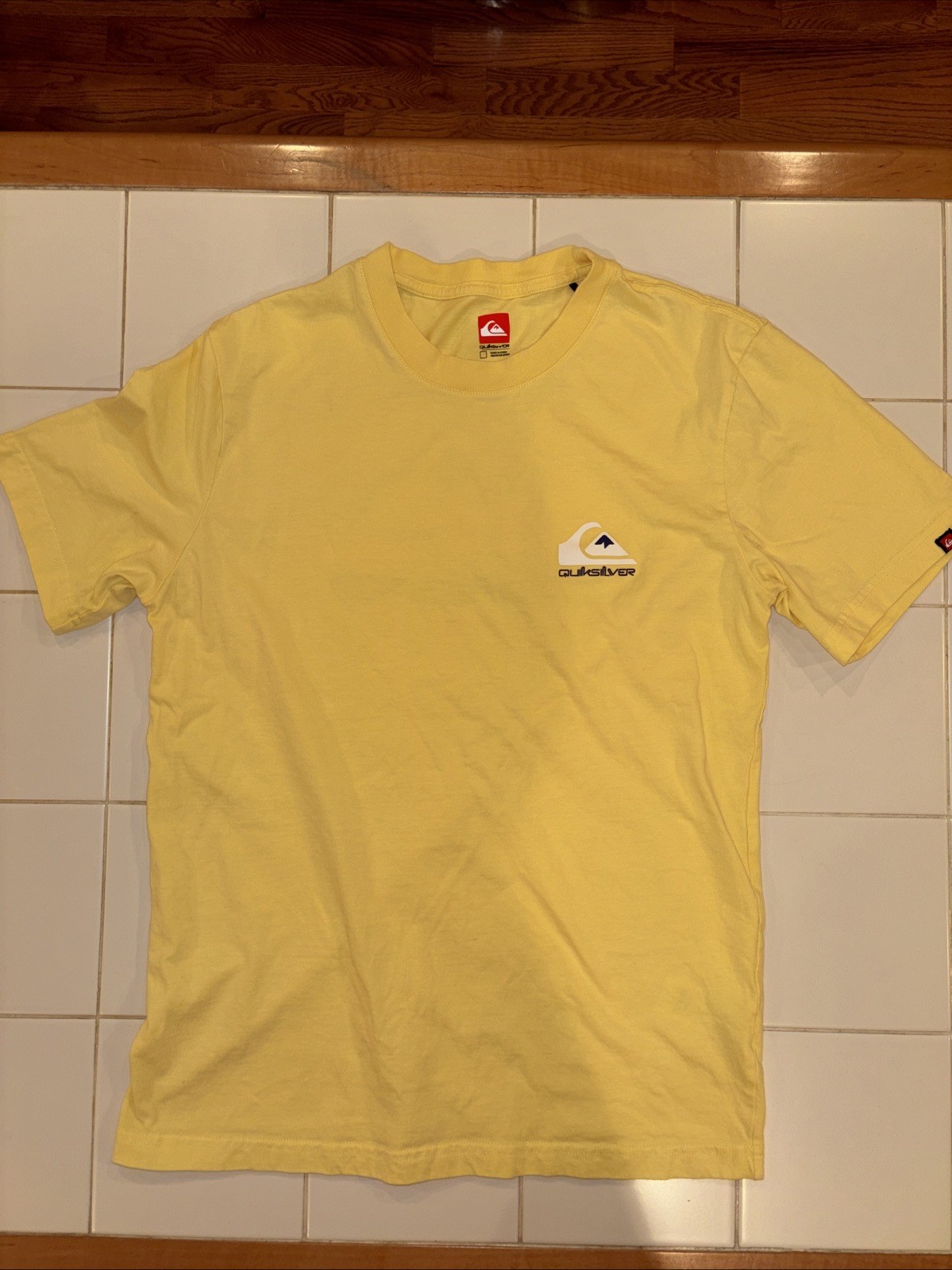 Quicksilver Men’s T Shirt Short sleeve, Pale Yellow Sz Med Summer Vibes!*EUC!!