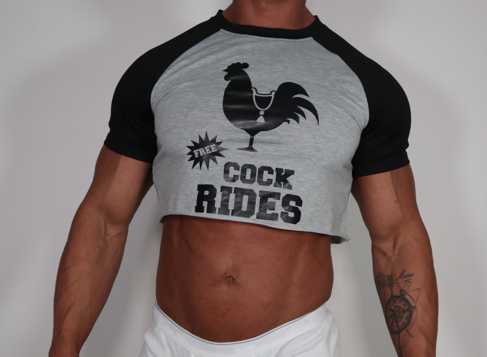 2 MEN'S FUN CROPPED SHIRTS BOTH SIZE S gallery