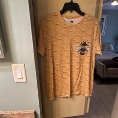 Yellow Bee Graphic Print Knit Polyester T-Shirt Crew Neck Size M