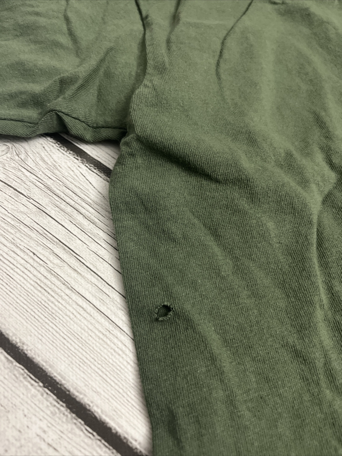 Gildan Classic Men's T-Shirt, 2 Pack Size XL Has Small Hole (see Photo) gallery