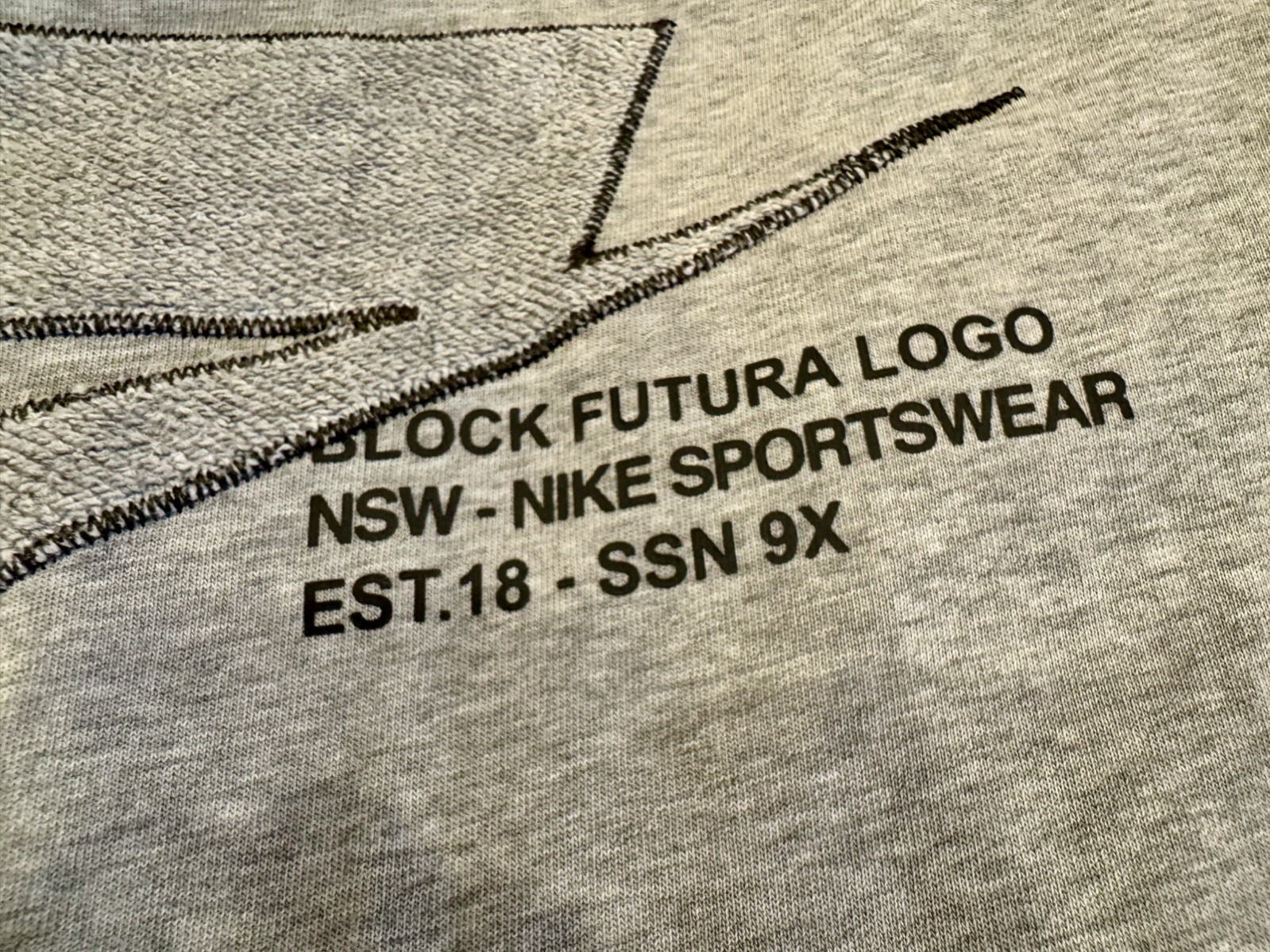 Nike Sportswear NSW Block Futura Logo T Shirt MENS SIZE L Gray gallery