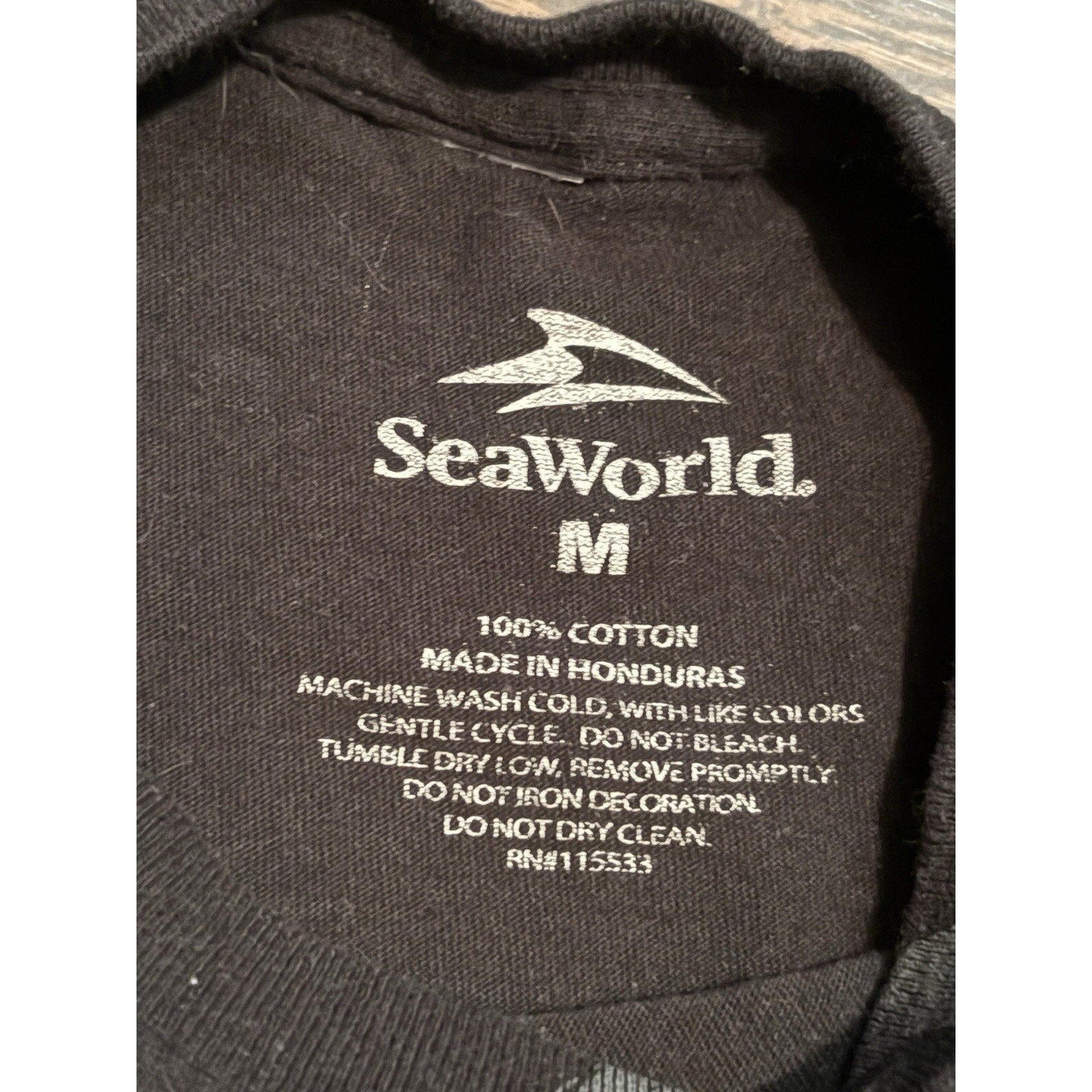 SeaWorld T Shirt Medium Octopus Angler Fish Marine Life Octopus Watermark Sz M gallery