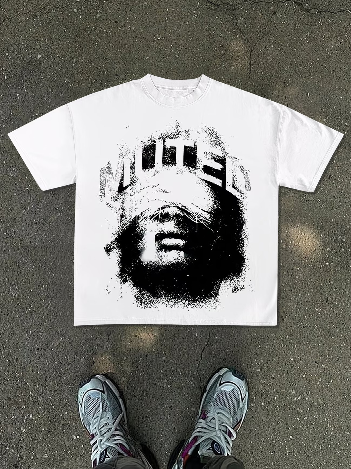 This Men’S New T-Shirt Features a Loose Fit with Dropped Shoulders And Short Sle