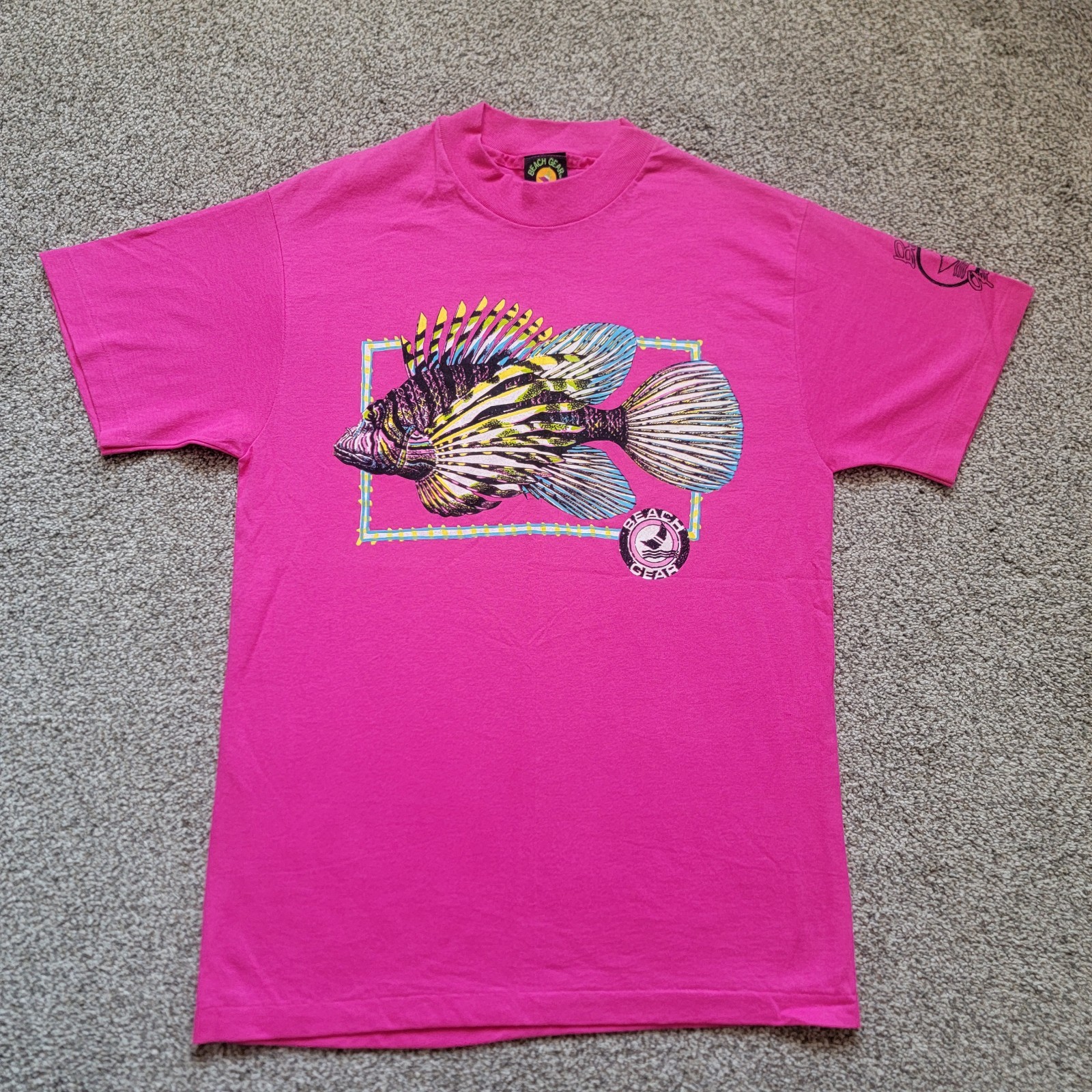 Vintage Beach Gear T Shirt Mens Medium Pink Colorful Fish Graphic Single Stitch gallery