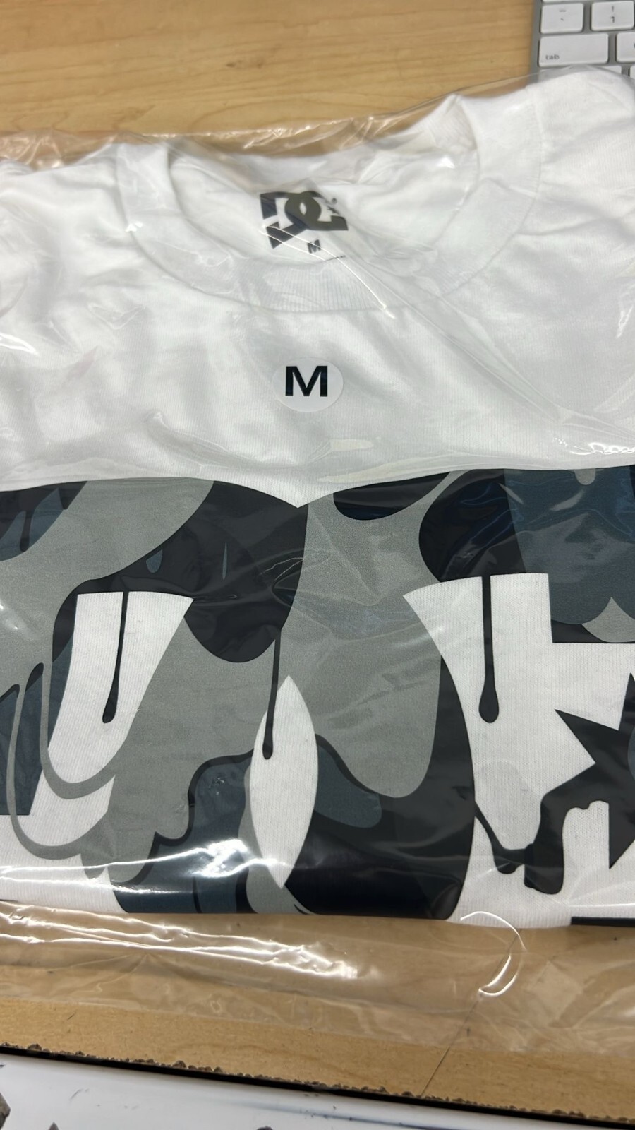 DC SHOES STAR CAMO DRIP LOGO WHITE SS T SHIRT gallery