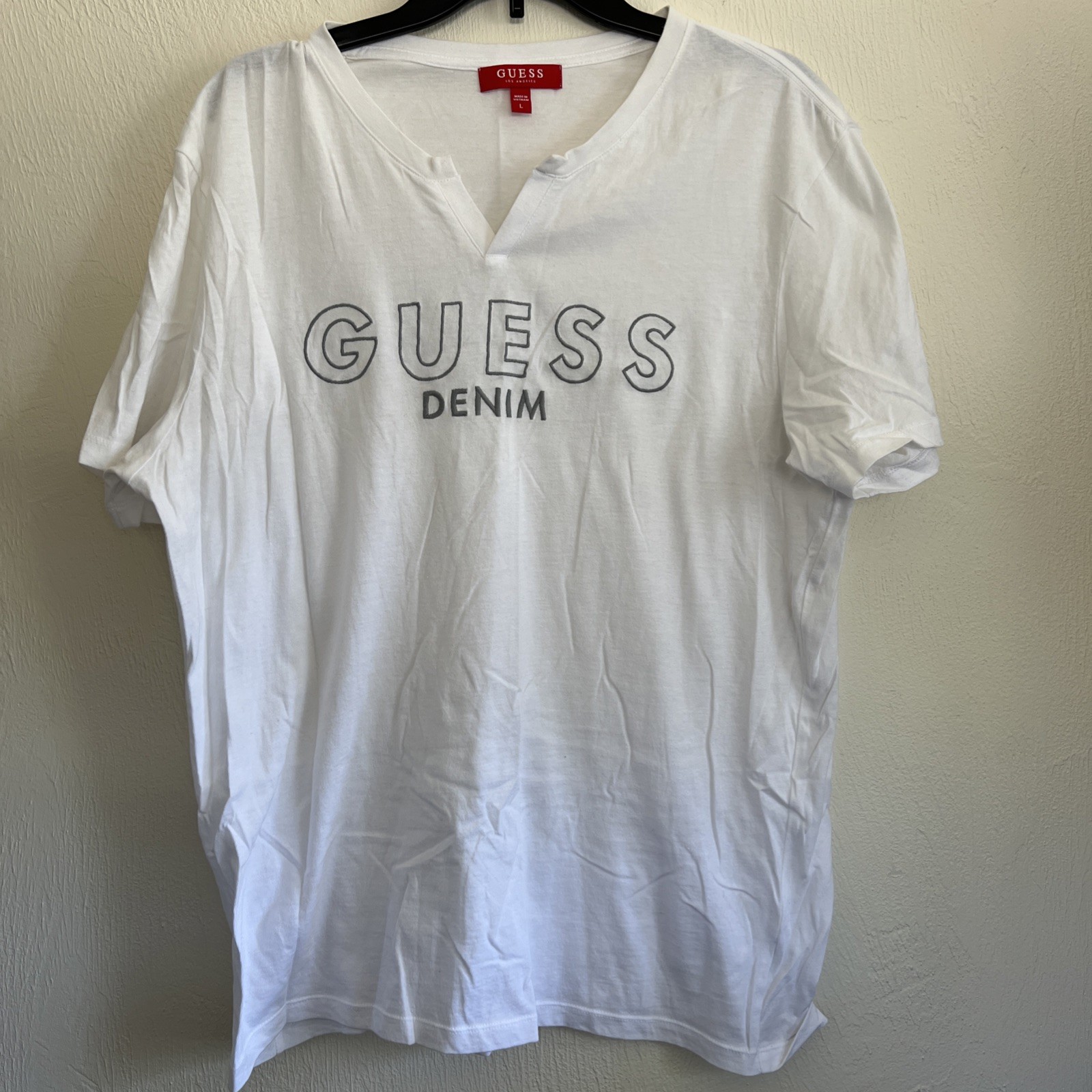 Guess Denim V Neck Lightweight Men’s Women’s Tee Size L Embroidered Logo White gallery