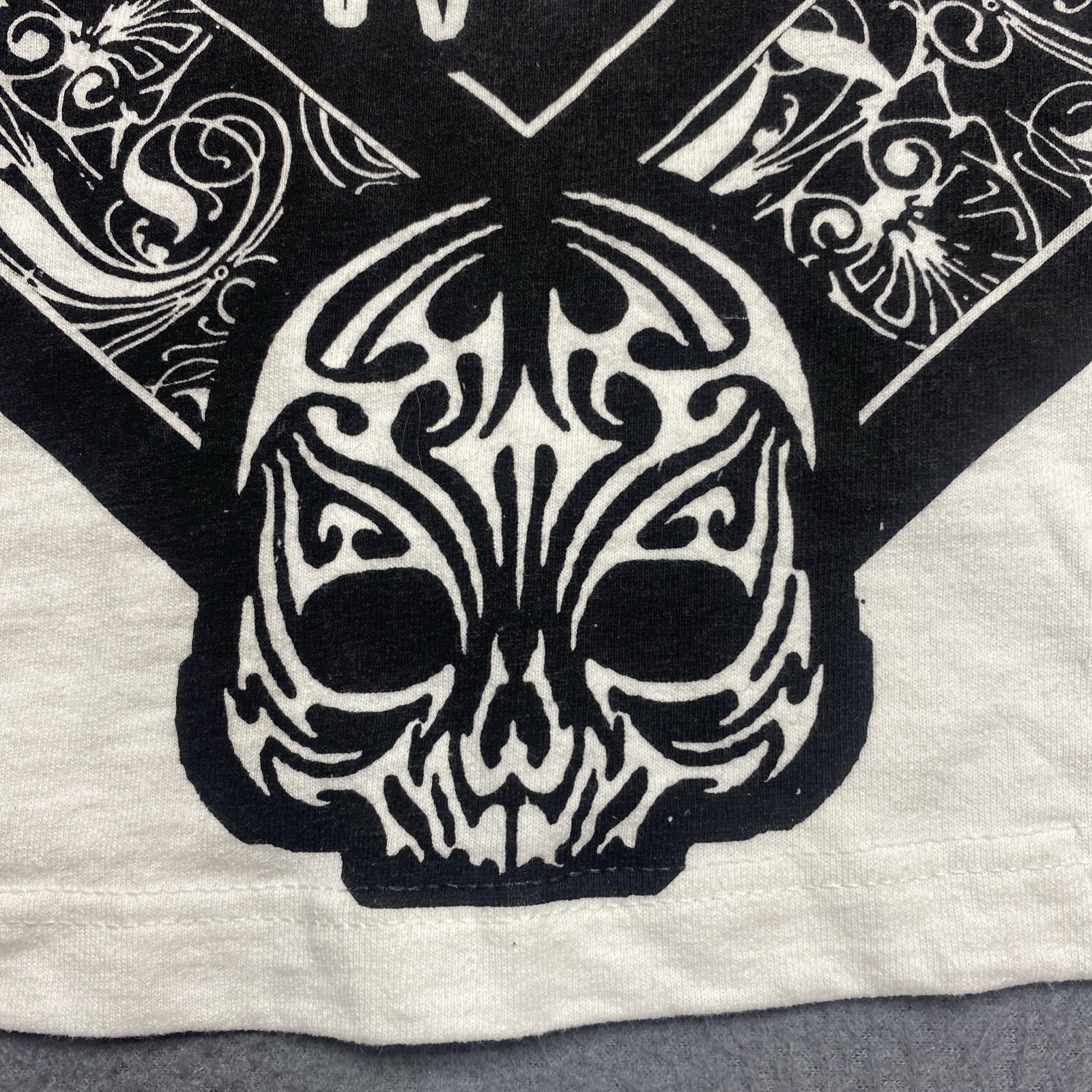 Hustle Avenue Mens T-Shirt XL White Skull Graphic Streetwear Y2K Grunge Tribal gallery