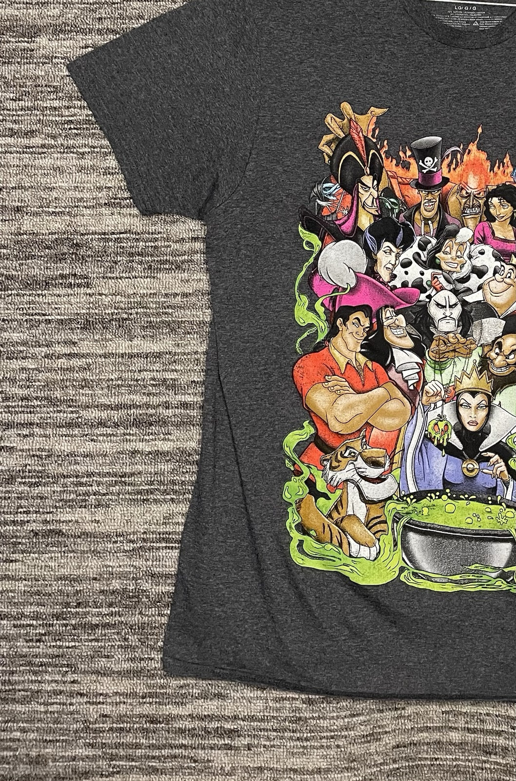 Disney Villains T Shirt Gray Men’s size Large gallery